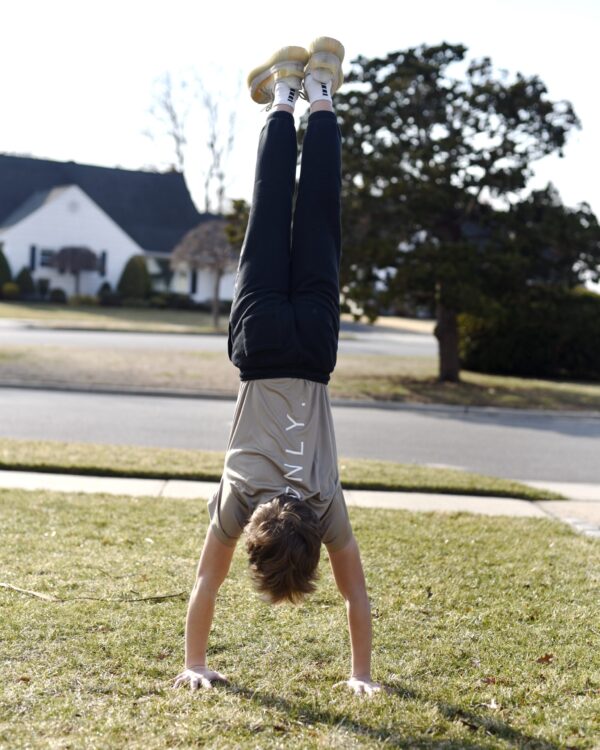 BSBL ONLY. T-shirt handstand