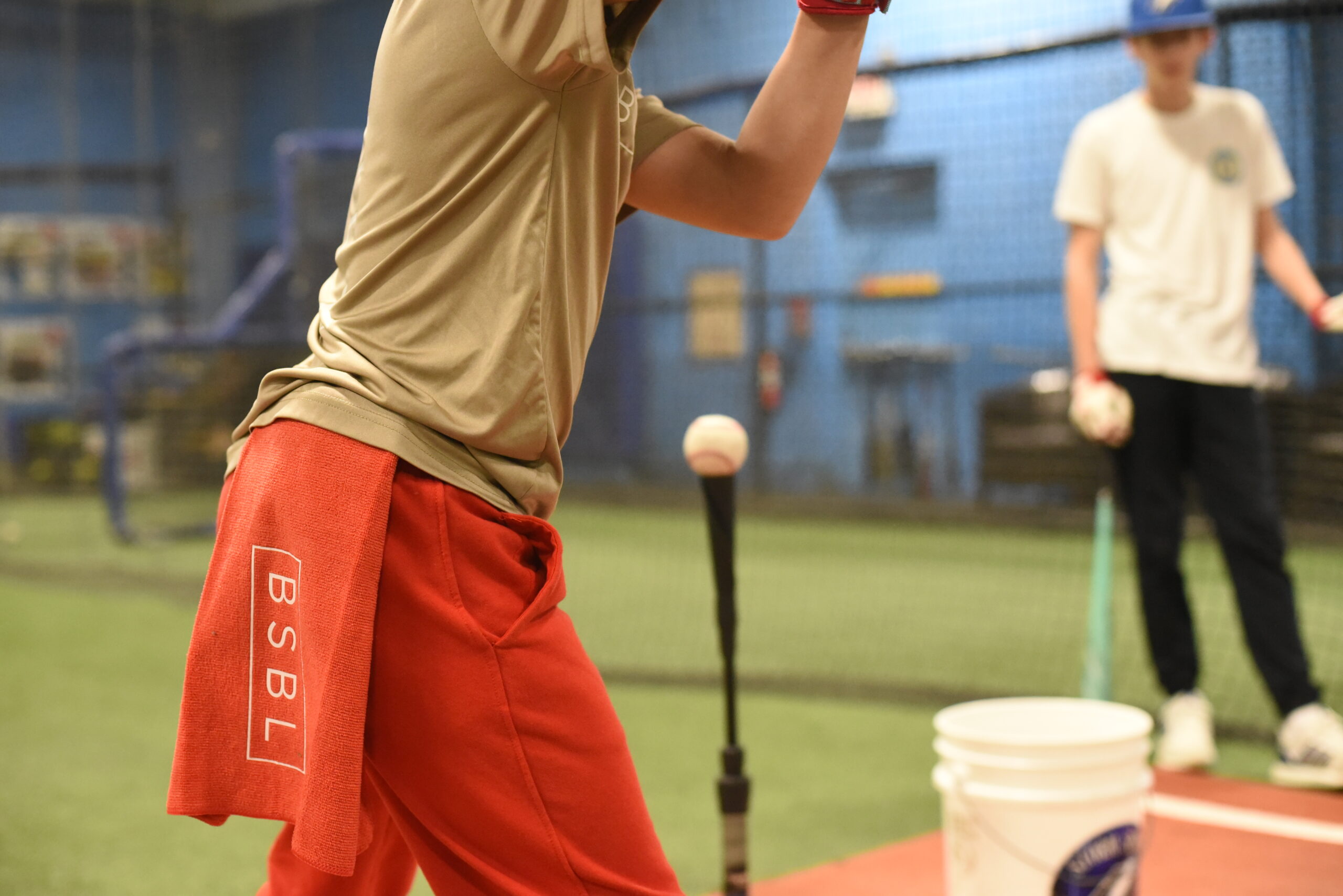 SpeedyPetey takes BP off the tee while LukasHam looks on